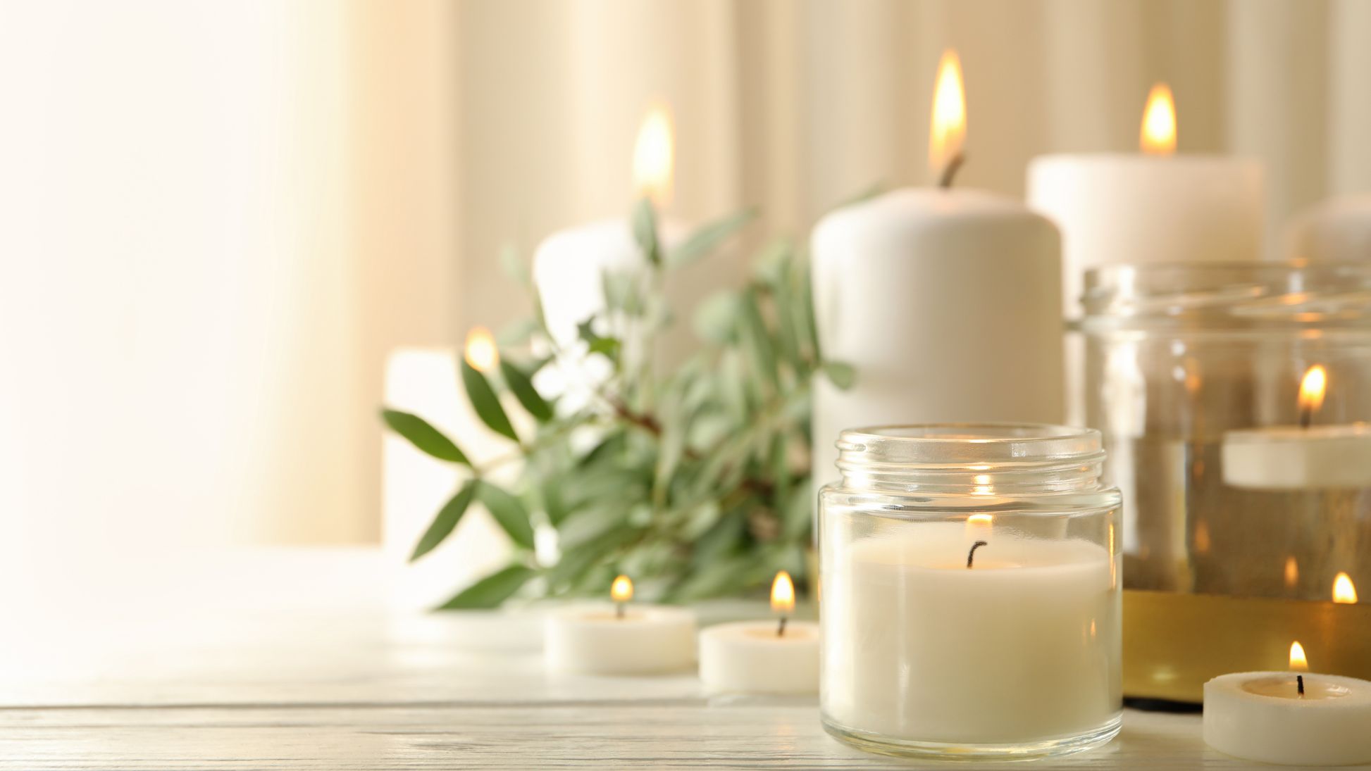 Jak wykorzystać świece do stworzenia przyjemnej atmosfery w domu.